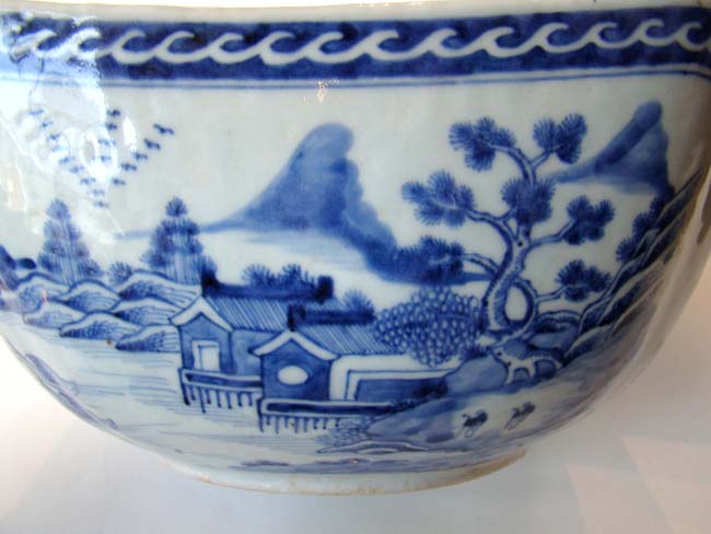 A gorgeous19th century Chinese cut-corner bowl — image 2